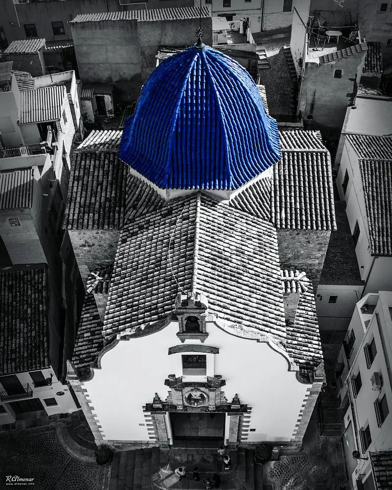 Ermita de la Sang de Sagunto, con su cúpula azul, vista desde arriba