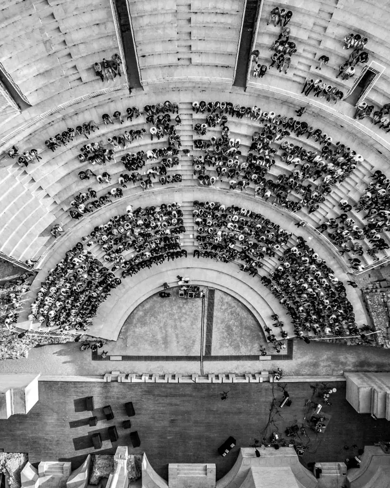 Teatre Romà de Sagunt lleno de público, visto desde arriba